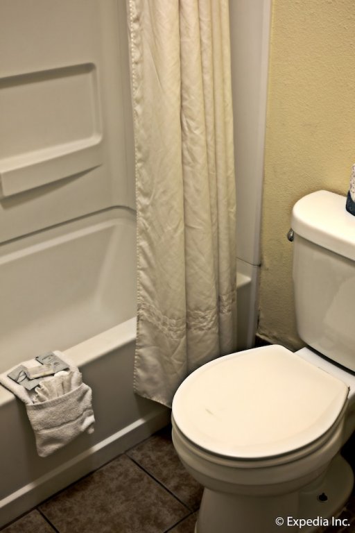 Фото Key Inn & Suites