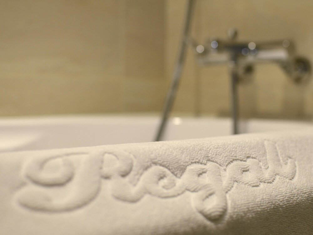 Фото Regal Executive Suites