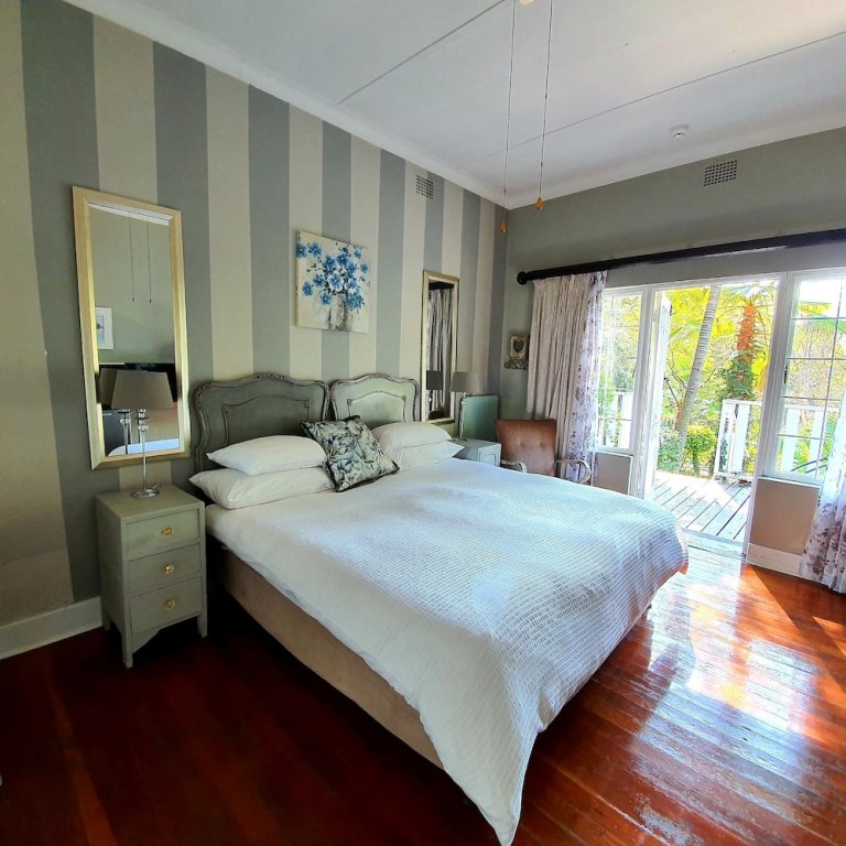 Фото Waterhouse Guest Lodges: 236/230 Bourke Street