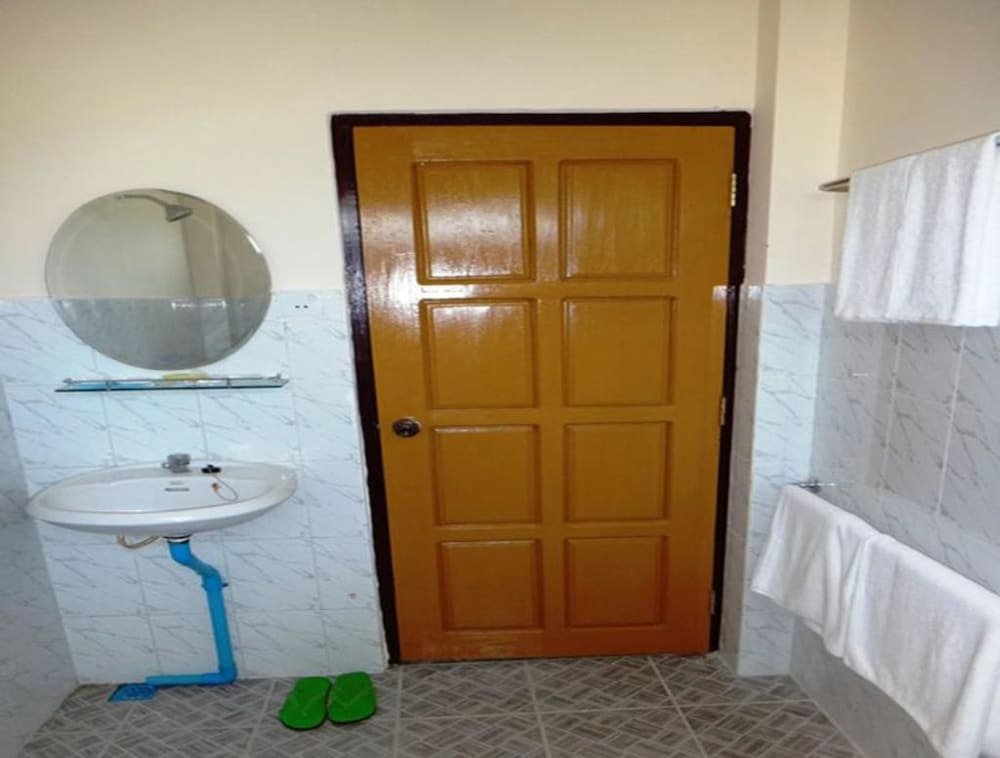 Фото Wyndham Grand Yangon Hotel