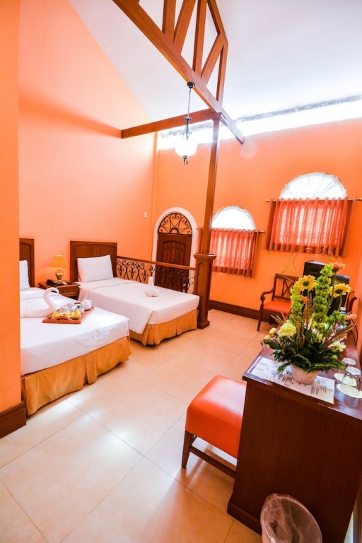 Фото Estancia Resort Hotel