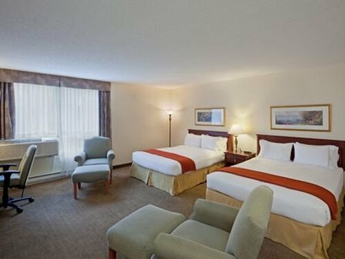 Гостиница Hotel Faubourg Montreal - ex Holiday Inn Express Hotel & Suites Centr в Монреале