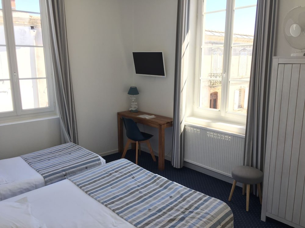 Фото отеля 2