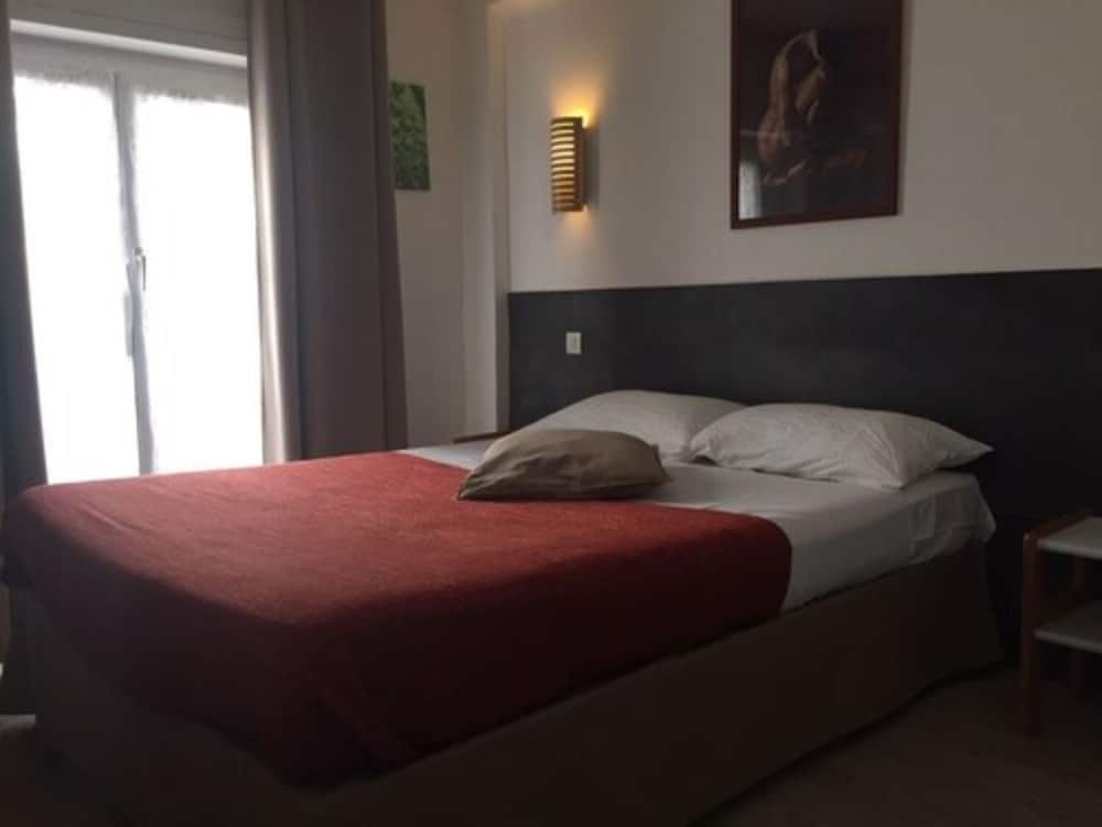 Фото Brit Hotel Colbert Juan les Pins