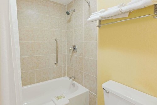 Гостиница Super 8 by Wyndham Charlotte Airport North в Шарлотте