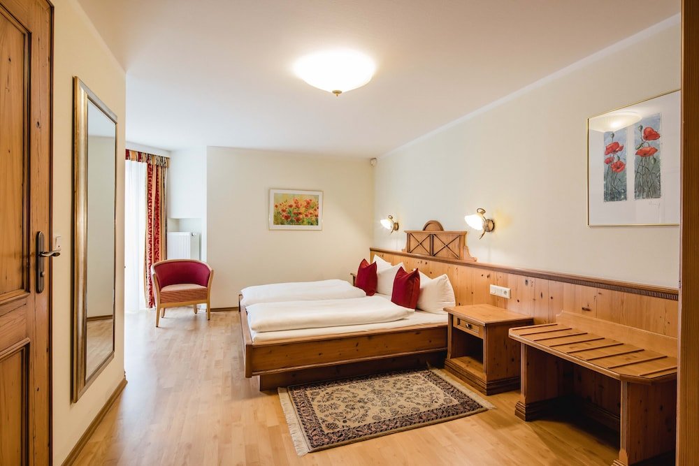 Фото Hotel Bayerischer Löwe