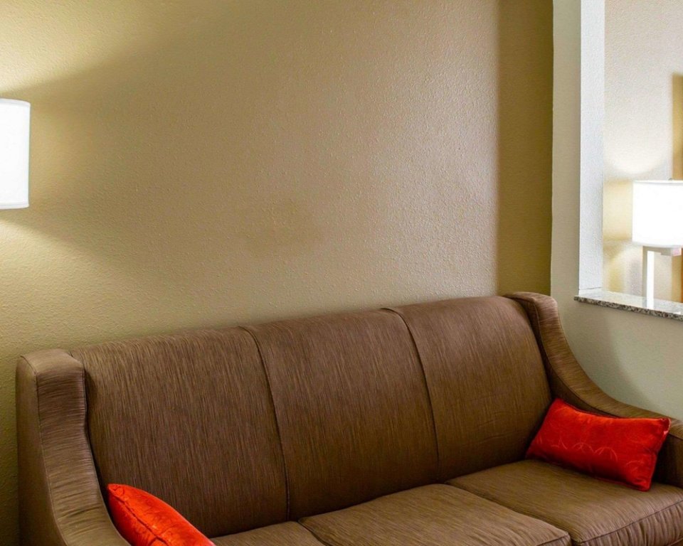 Фото Comfort Inn & Suites Coralville - Iowa City near Iowa River Landing