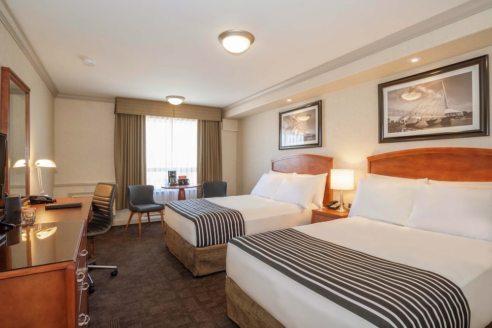 Фото Sandman Hotel & Suites Winnipeg Airport