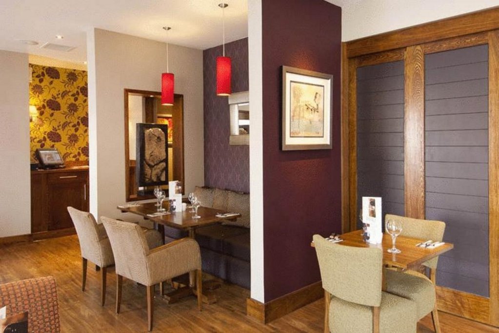 Фото Premier Inn Exeter Central St. Davids