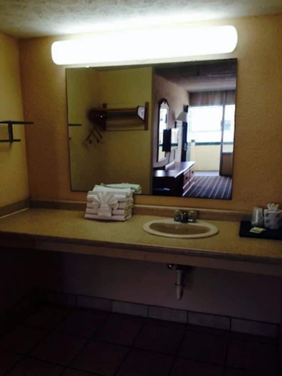 Фото Happy Holiday Motel