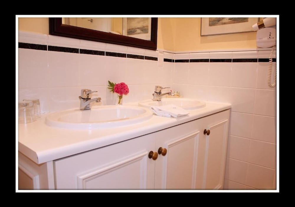 Фото La Fontaine Guest House