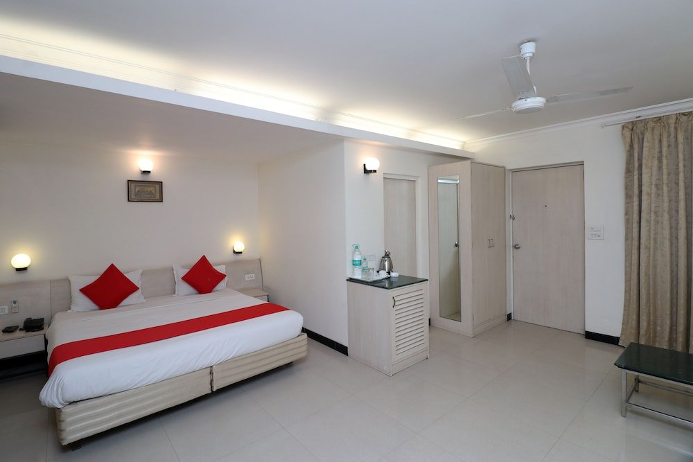 Фото Capital O 1796 Grand Hotel