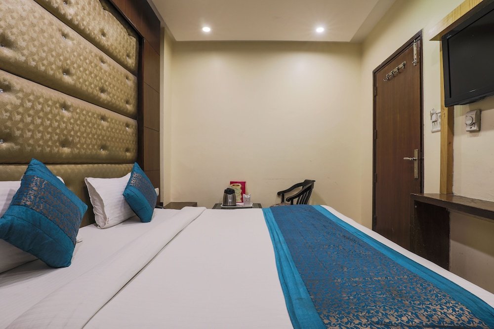 Фото Hotel Guruvas Inn