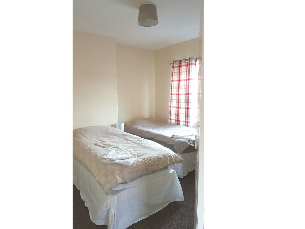 Фото Oaklands Avenue