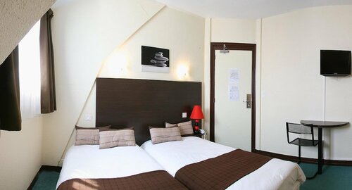 Гостиница Hôtel La Perriere в Лорьяне