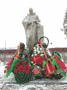 Воинам-землякам, погибшим в годы Великой Отечественной войны (Republic of Khakassia, munitsipalnoye obrazovaniye Sorsk, posyolok stantsii Yerbinskaya), monumento, memorial