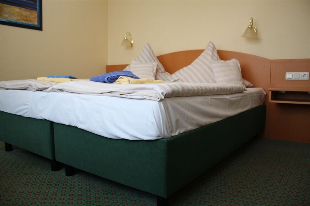 Фото Hotel Gremersdorf - Zum Grünen Jäger