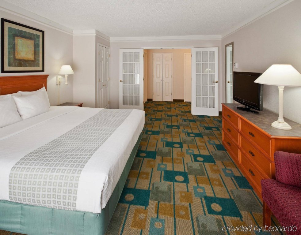 Фото La Quinta Inn & Suites by Wyndham Redding