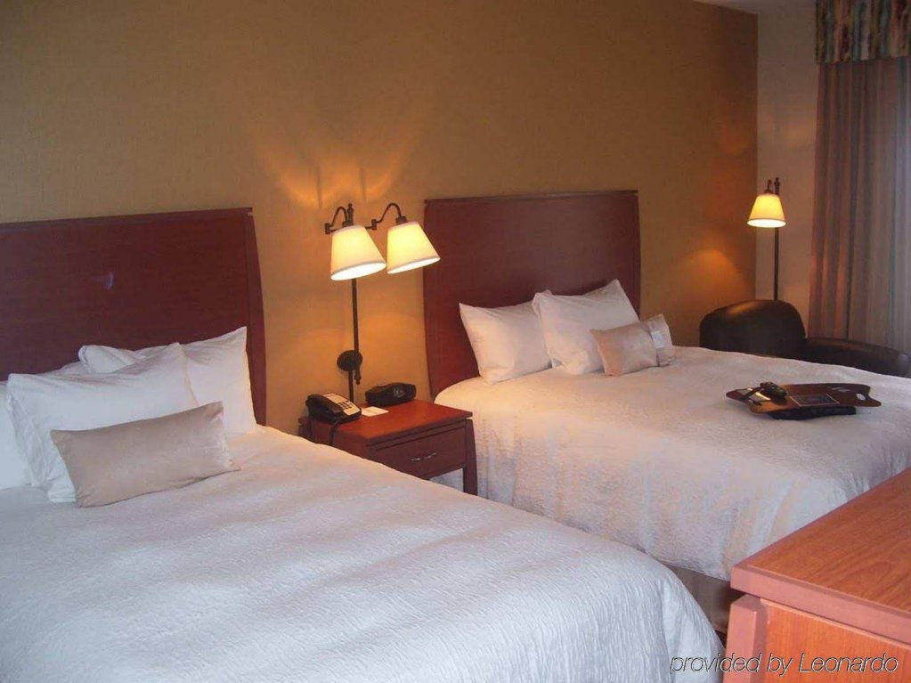 Фото Hampton Inn & Suites Bakersfield North-Airport