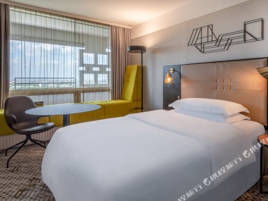 Фото Four Points by Sheraton Munich Arabellapark