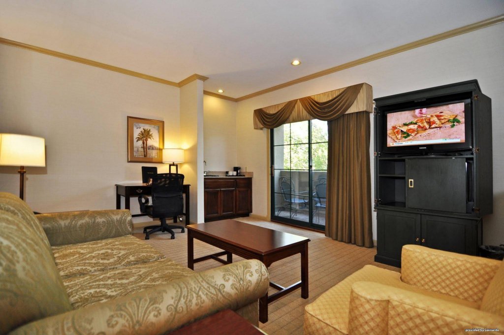 Фото Best Western Plus Palm Court Hotel