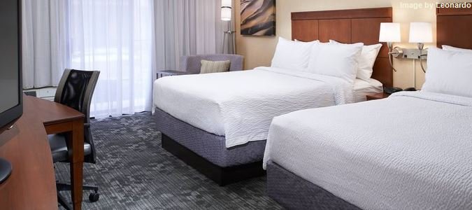 Фото Courtyard by Marriott Detroit Dearborn