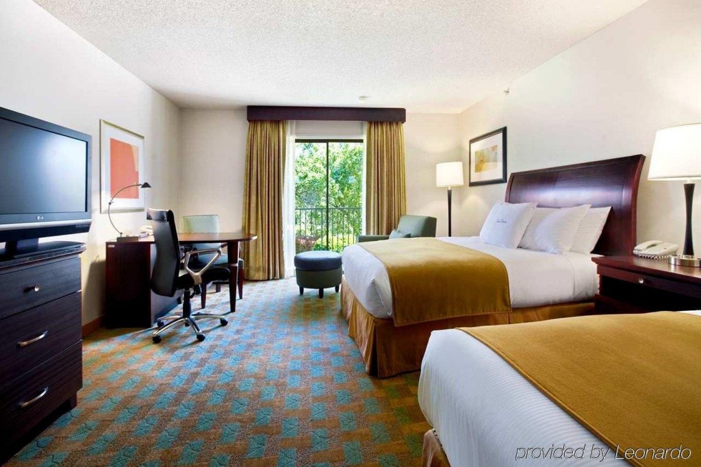 Фото Doubletree by Hilton Sacramento