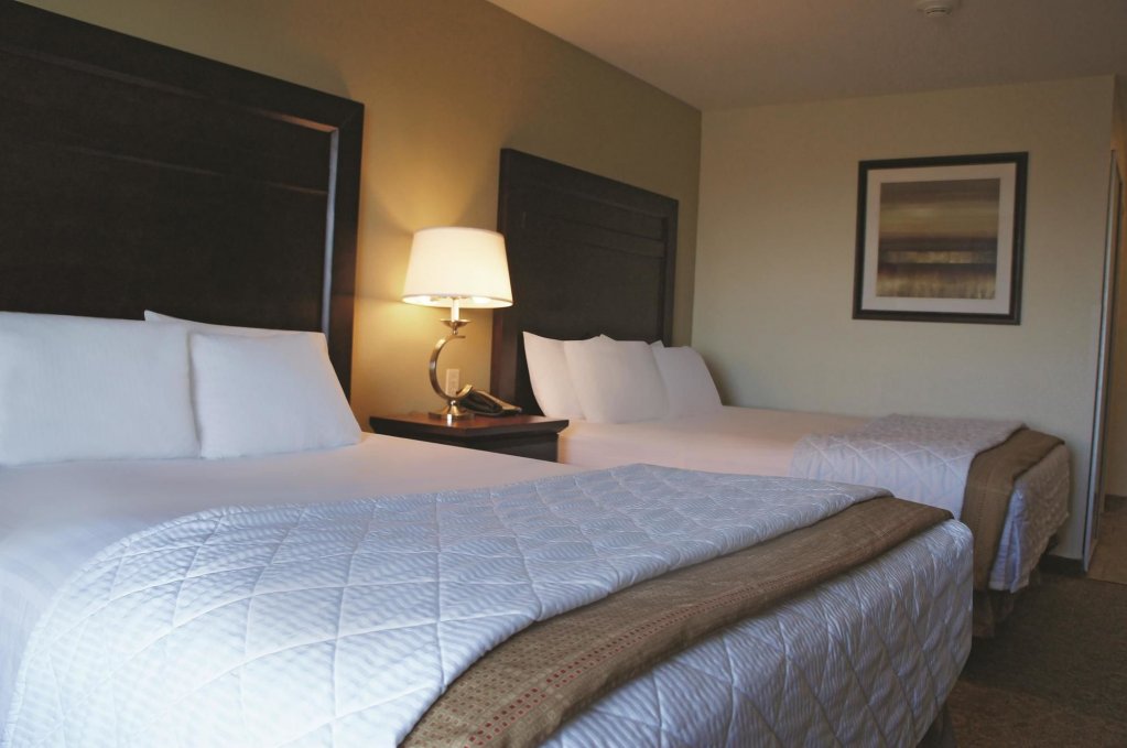 Фото La Quinta Inn & Suites by Wyndham Bismarck