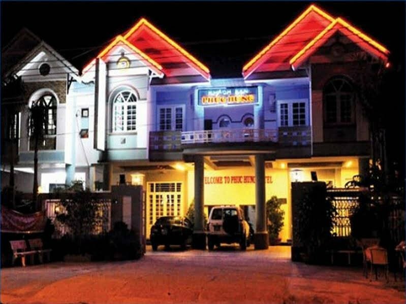 Гостиница Phuc Hung Hotel 1 в Ратьзя