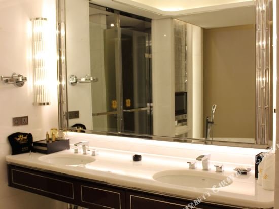 Фото Wuhan You Yi International Hotel