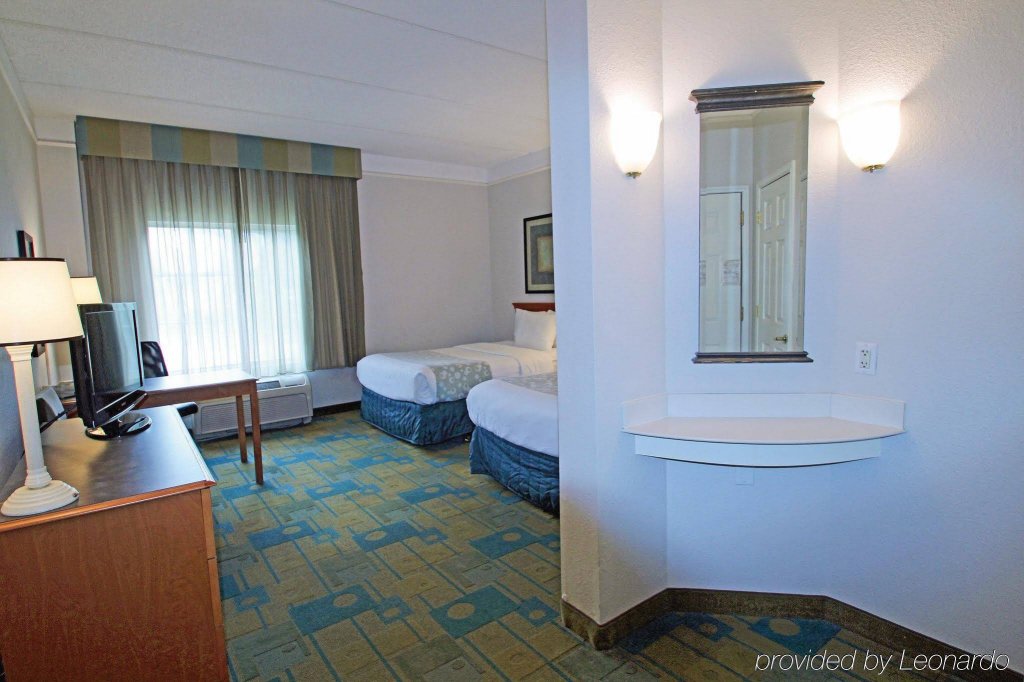 Фото La Quinta Inn & Suites by Wyndham Orlando Lake Mary