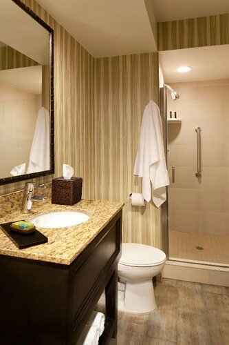 Гостиница Embassy Suites by Hilton Mandalay Beach Hotel & Resort в Порт Хаенем