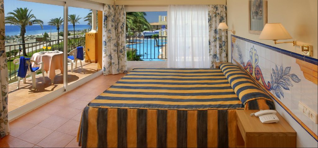 Фото Mediterráneo Bay Hotel & Resort