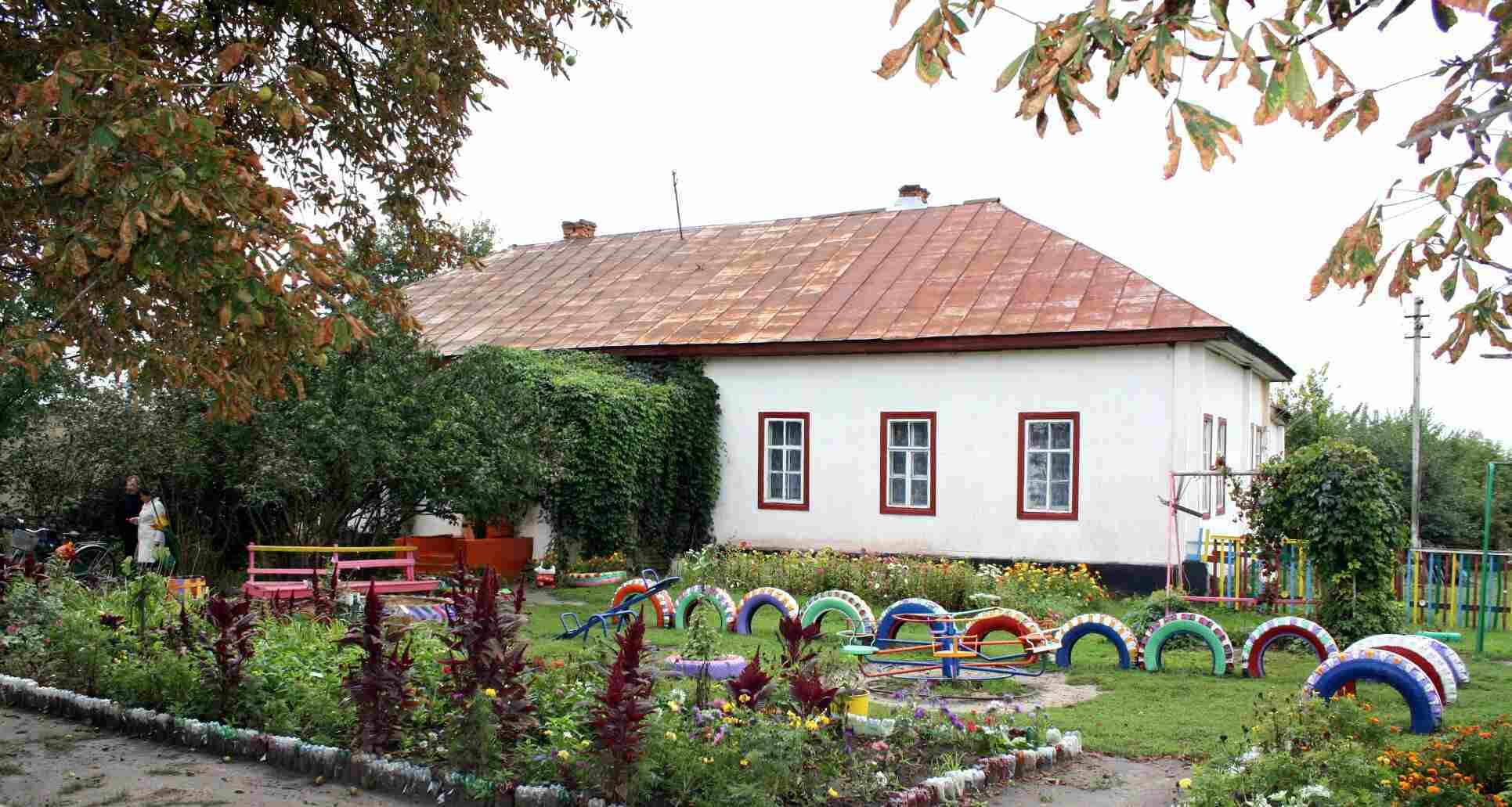 Садик в деревне эдон фото