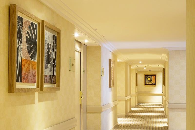 Фото Warwick Geneva