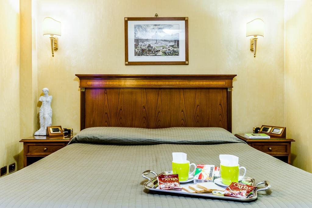 Фото Luxury Rooms H 2000 Roma