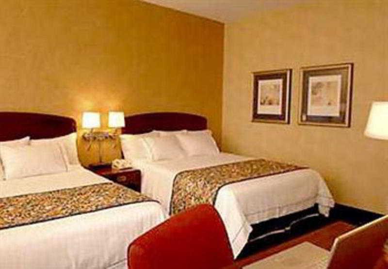 Фото Courtyard by Marriott Chicago O'Hare