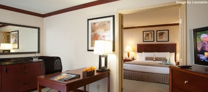 Фото Crowne Plaza Tulsa - Southern Hills