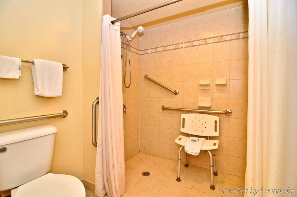 Фото Quality Inn near Manatee Springs State Park