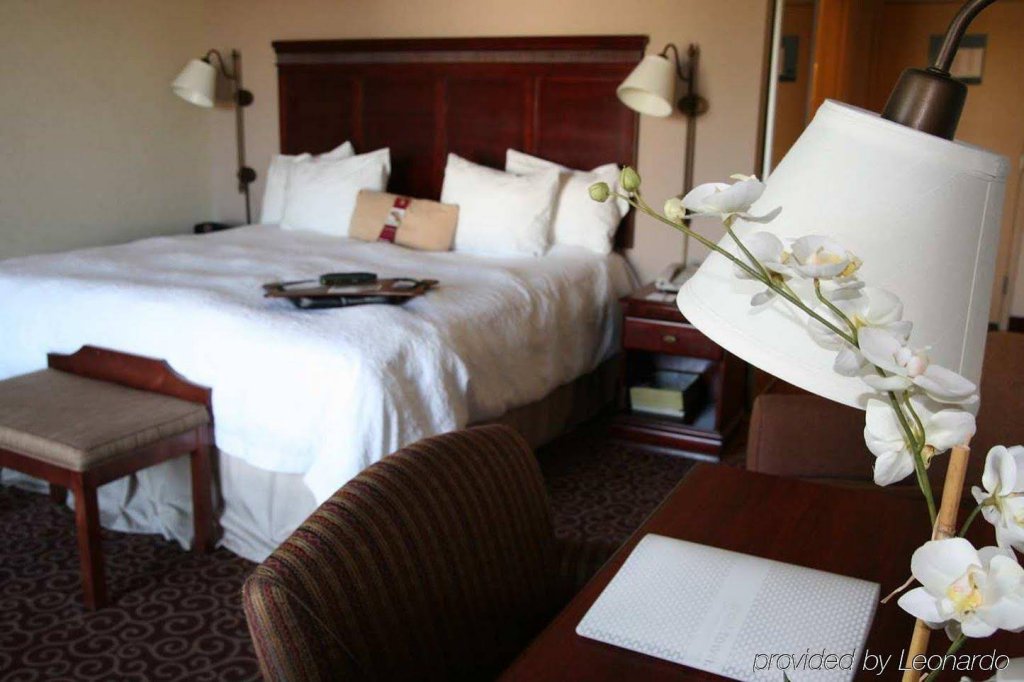 Фото Hampton Inn & Suites Norfolk-Airport