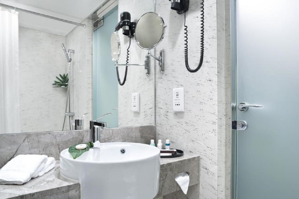 Фото The Kowloon Hotel