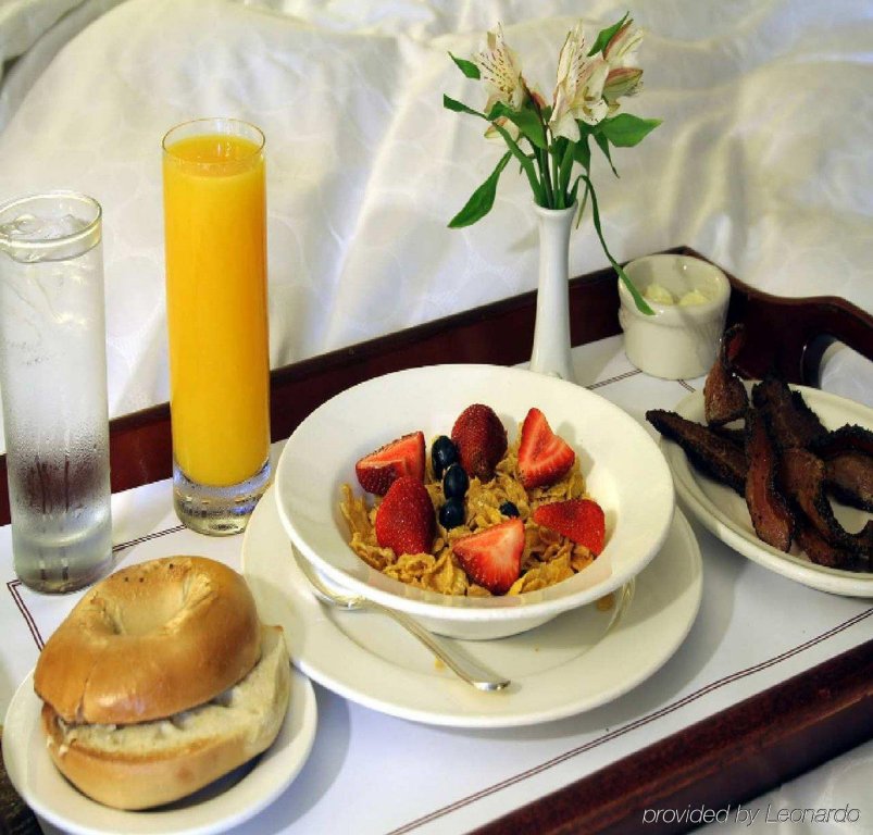 Фото Hilton Irvine Orange County Airport