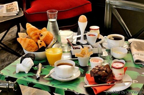 Гостиница Residhotel les Hauts d'Andilly в Сарселе