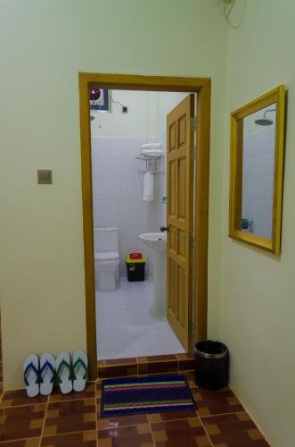 Фото Shwe Thit Pin