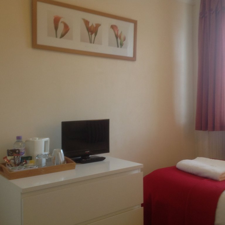 Фото Hazeldene Guest House