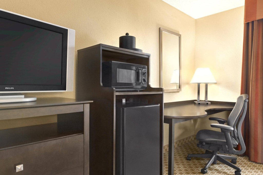 Фото Hampton Inn & Suites Herndon-Reston