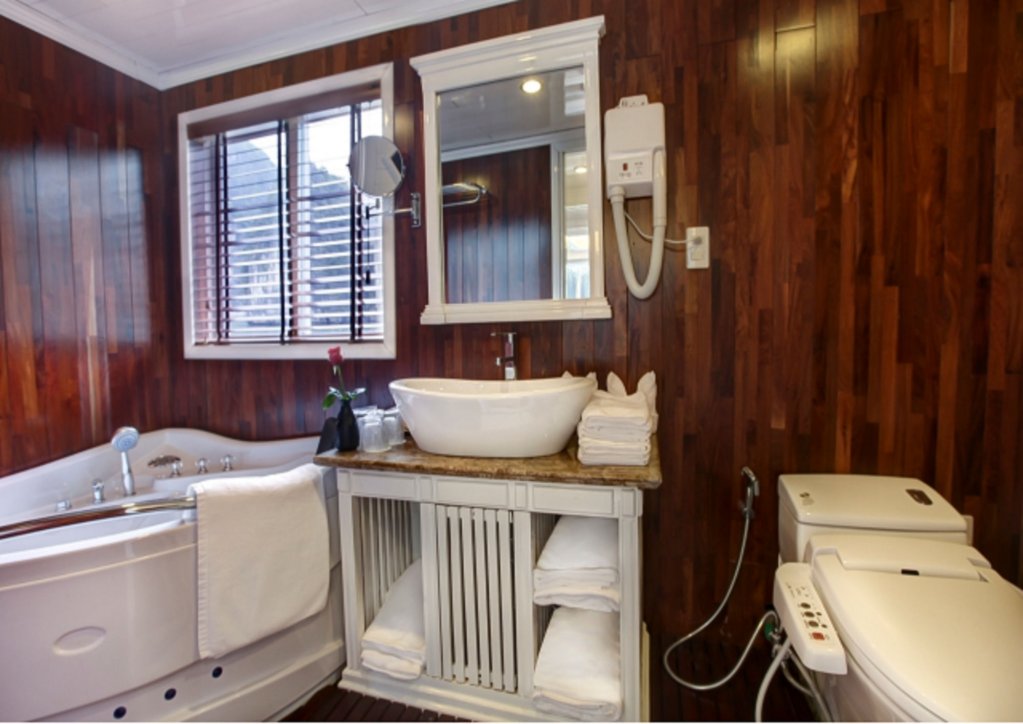 Фото Signature Halong Cruise