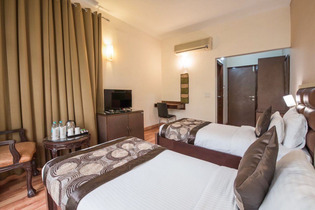 Фото Oyo 17034 Conclave Riviera