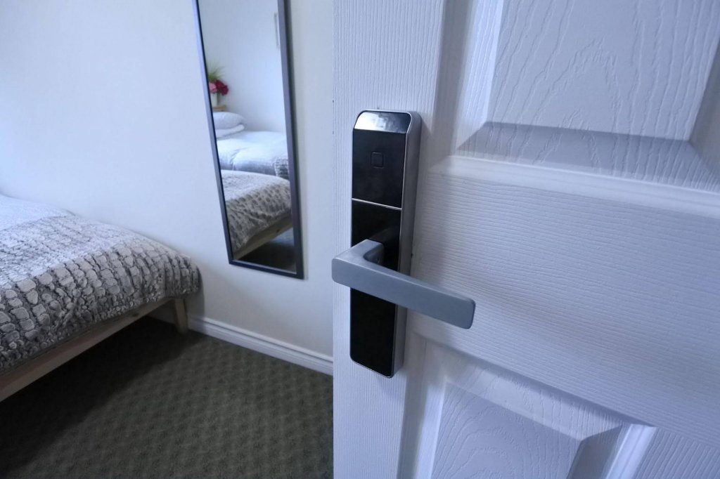 Фото Black Rooster Guesthouse