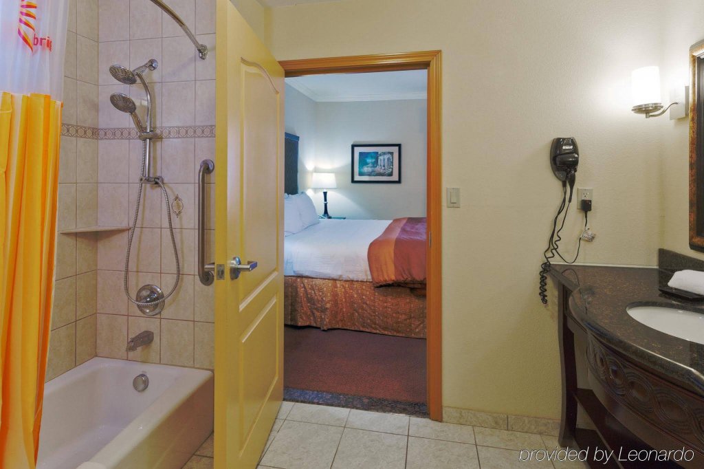 Фото La Quinta Inn & Suites by Wyndham Dallas South-DeSoto